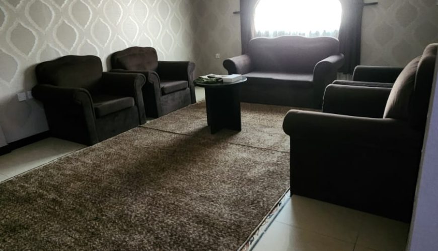 غرفتين وصالة وحمامين ومطبخ